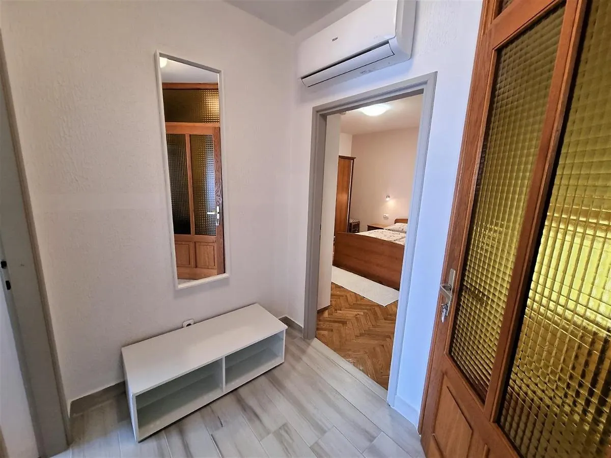 Apartment House Kastelan Banjol 0*,