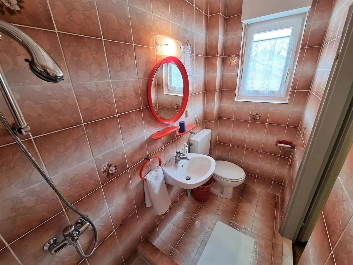 Apartment House Kastelan Banjol Guest house