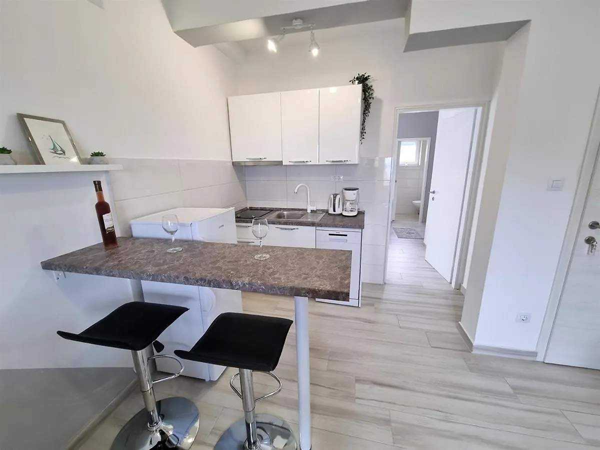 Guest house Apartment House Kastelan Banjol
