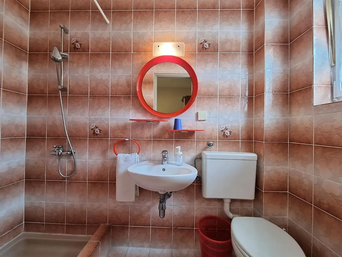 Guest house Apartment House Kastelan Banjol Croatia
