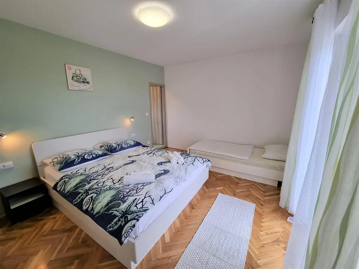 Apartment House Kastelan Banjol Croatia