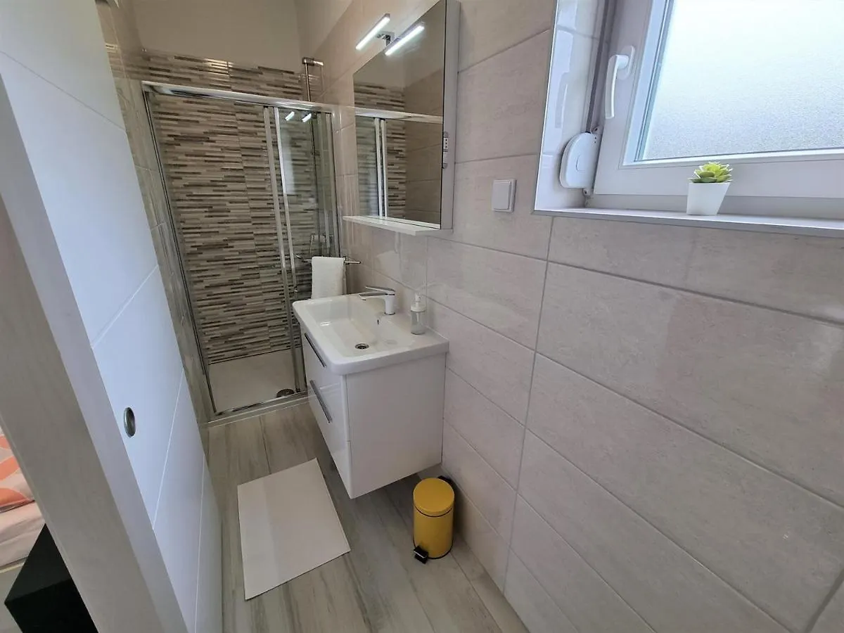 Guest house Apartment House Kastelan Banjol