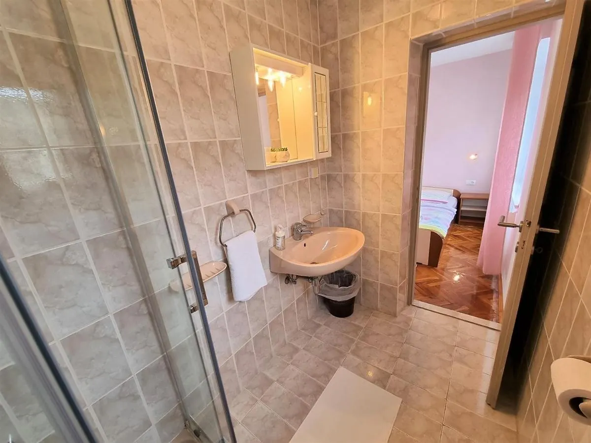 Apartment House Kastelan Banjol