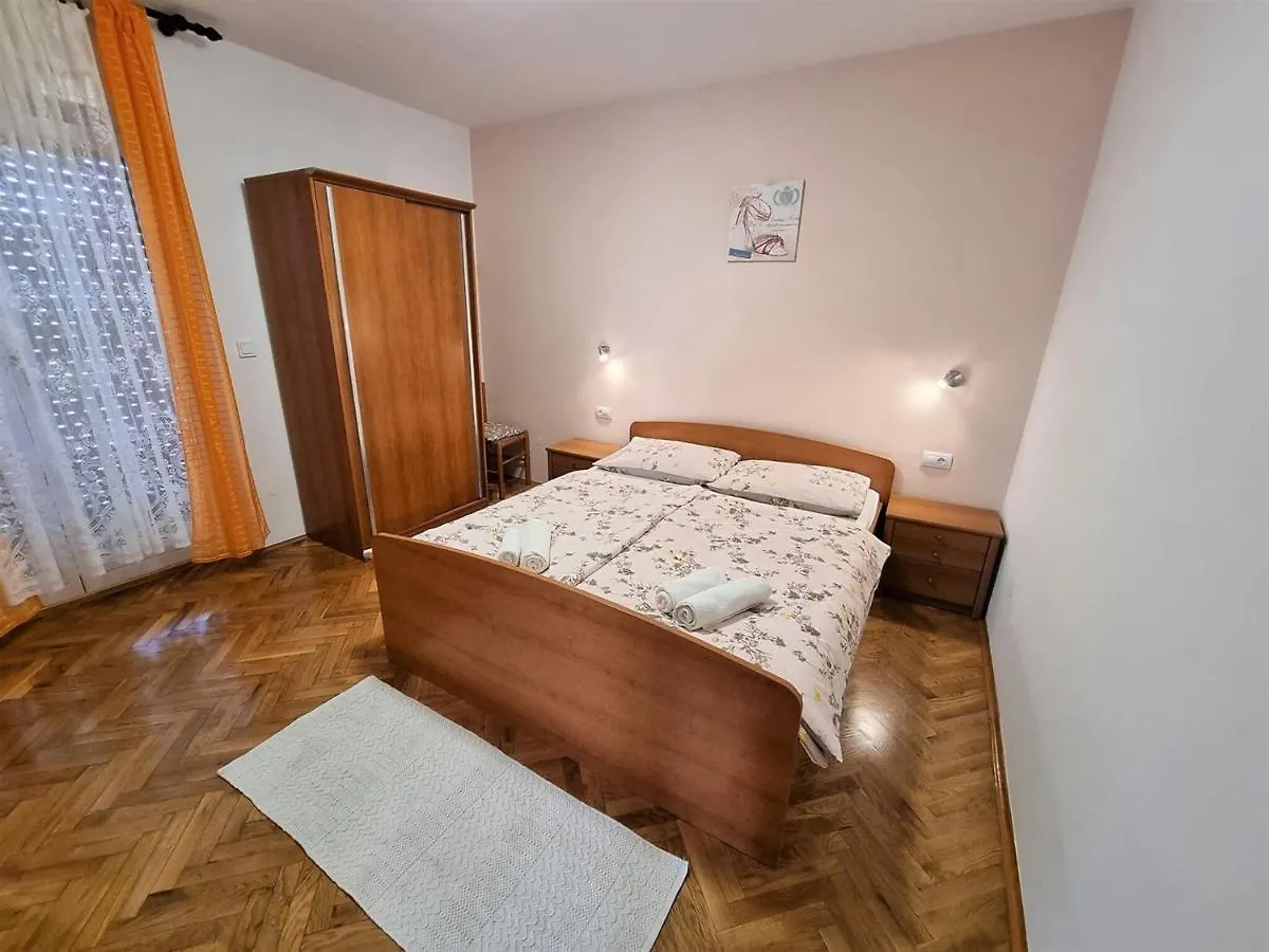 Apartment House Kastelan Banjol 0*,  Croatia