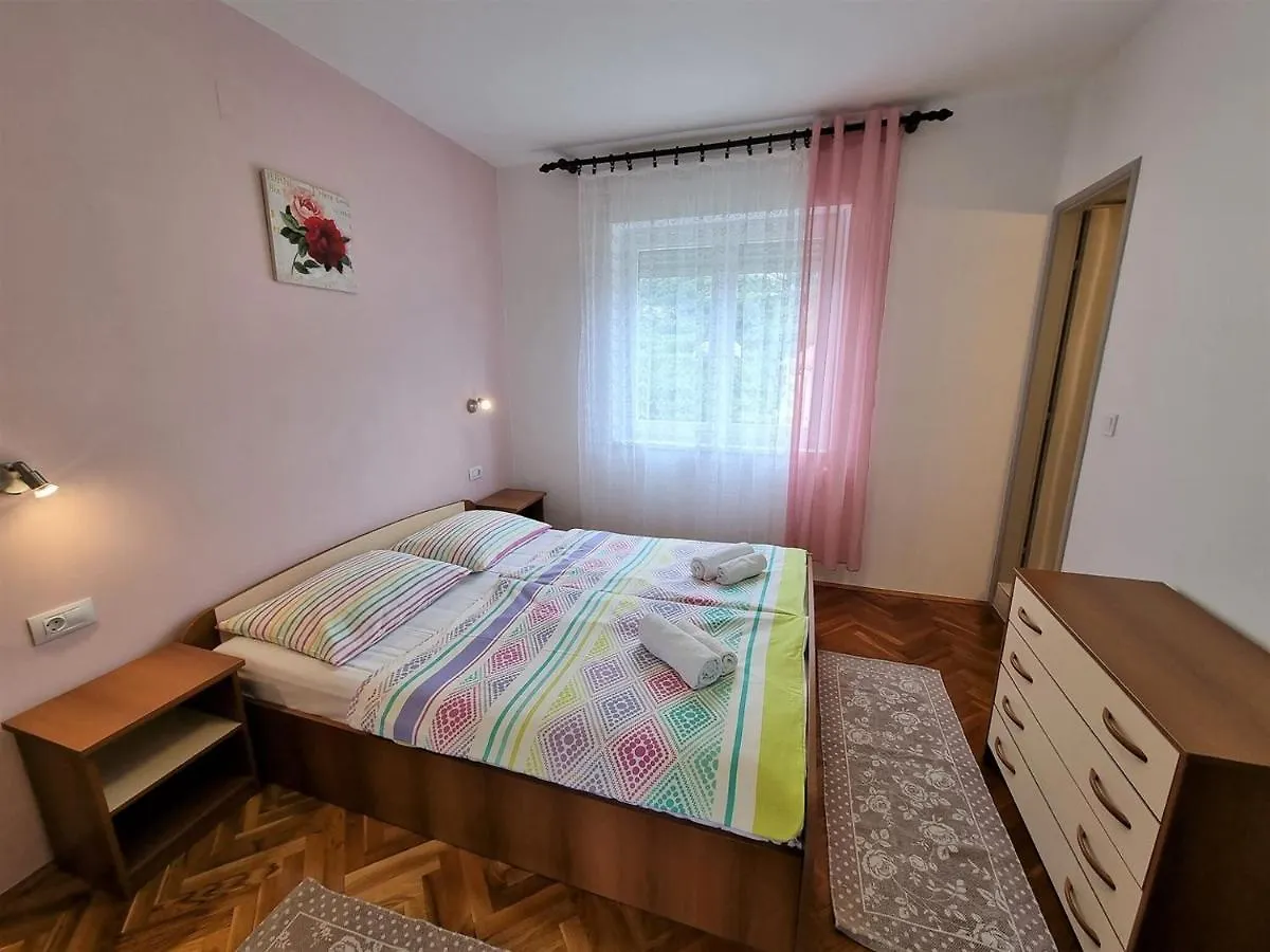 Apartment House Kastelan Banjol Guest house