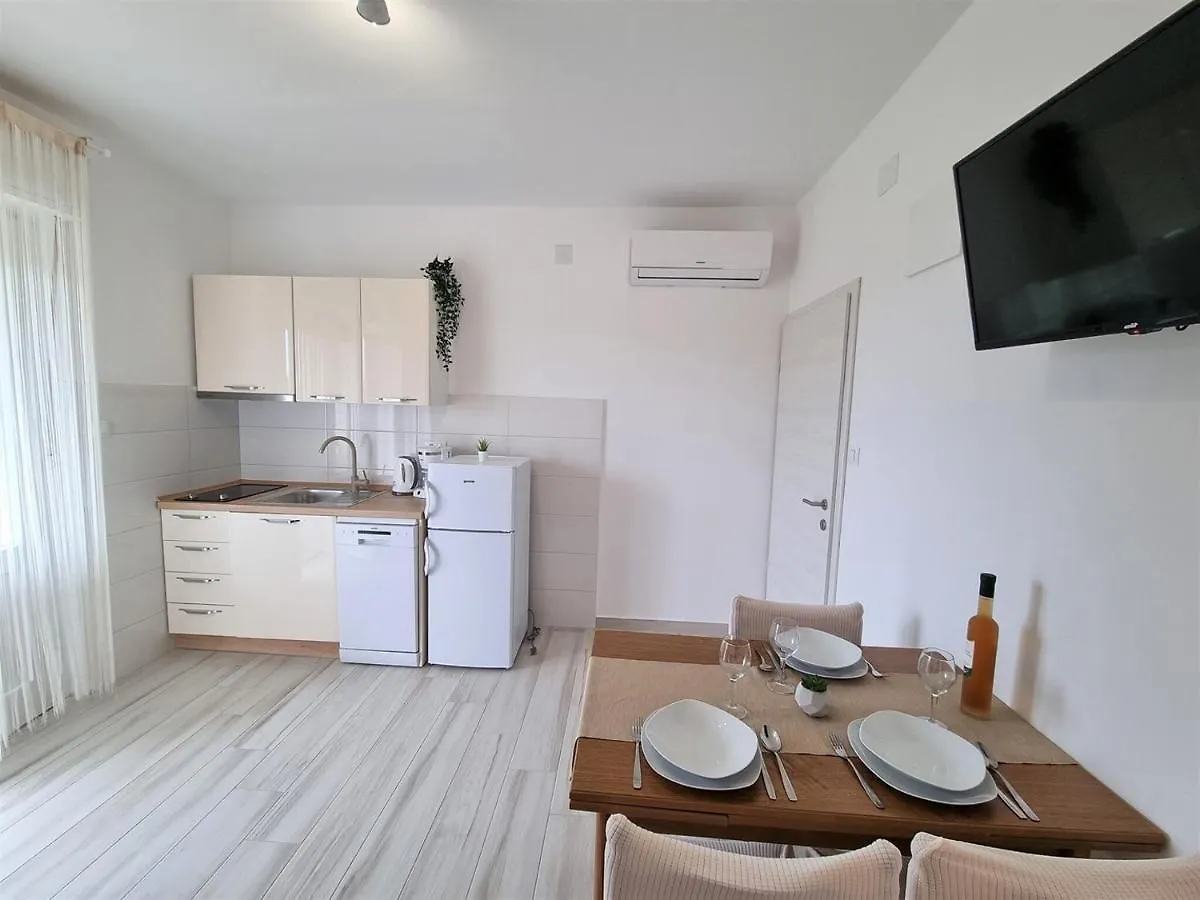 Apartment House Kastelan Banjol Croatia