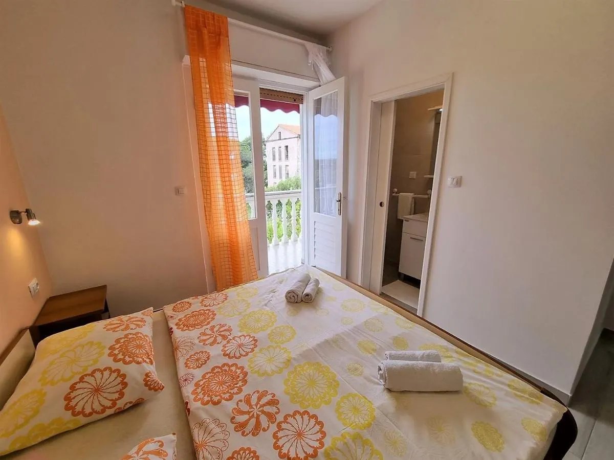 Guest house Apartment House Kastelan Banjol