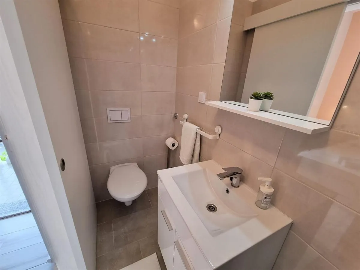 Apartment House Kastelan Banjol Guest house